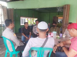 Saat Dialog Dengan bhabinkamtibmas Warga Minta Polri Patroli Siang Dan Malam Didaerah Rawan